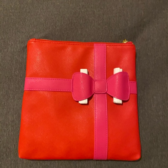 Can’t Clutch This Present Clutch - Picture 1 of 2